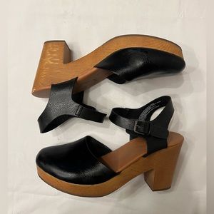 Black clogs, universal thread, wooden clogs, size 11